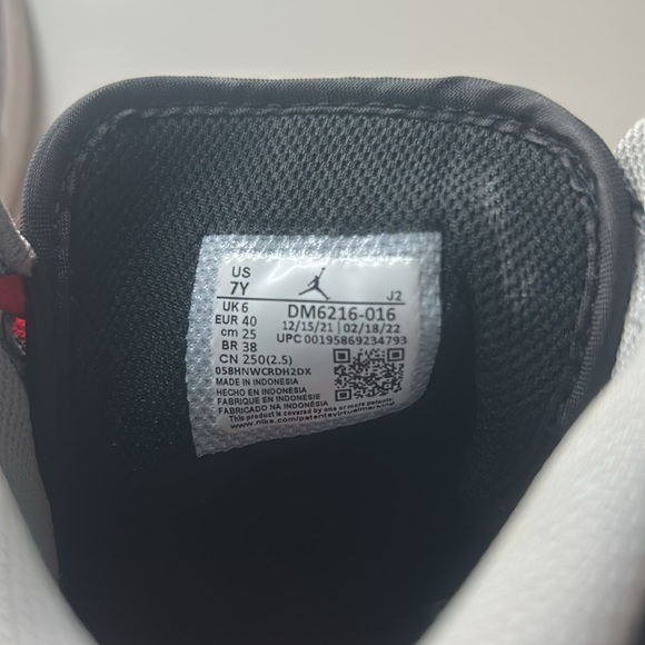 Nike Air Jordan 1 Mid SE 'Elephant Toe'  Kids - Picture 5 of 5